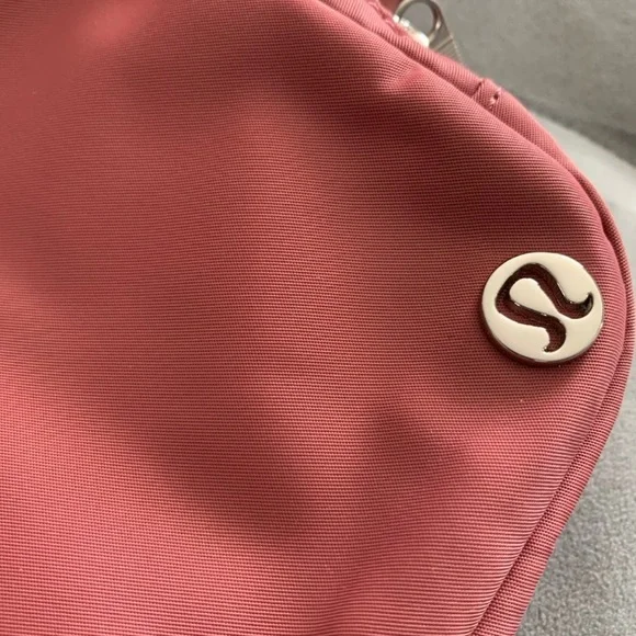 Lululemon Everywhere Belt Bag Cherry Blossom Tint OG Original - Picture 5 of 12